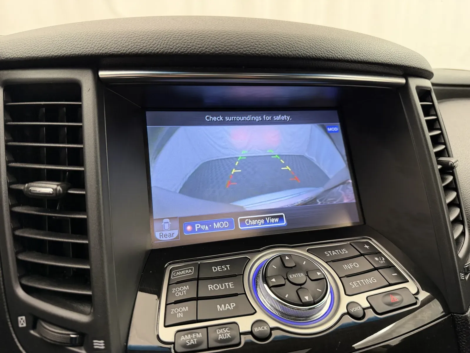 Infiniti QX70 photo 18
