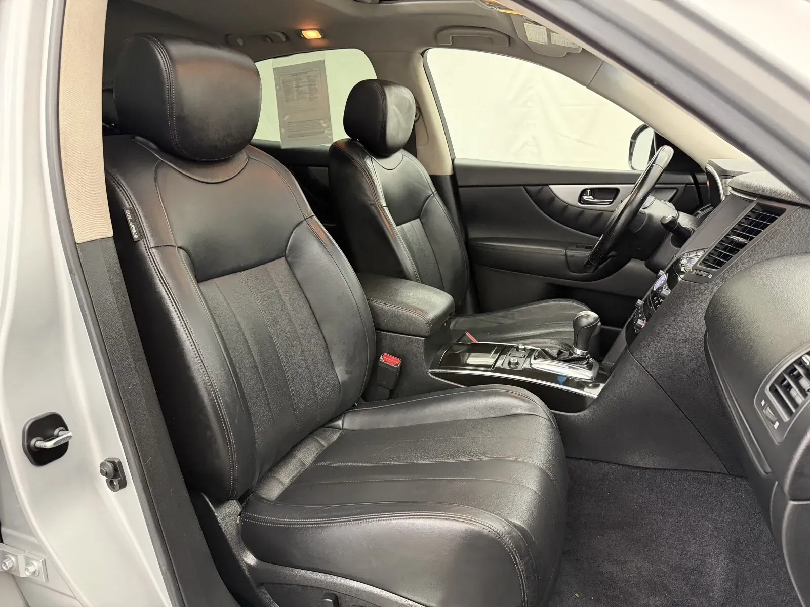 Infiniti QX70 photo 26