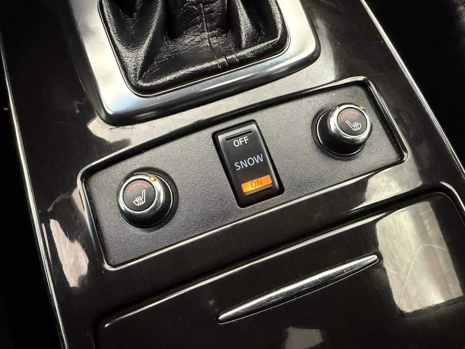 Infiniti QX70 photo 21