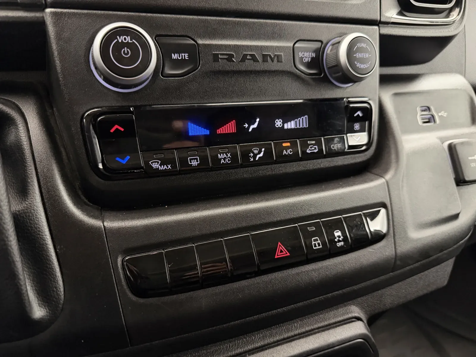 Ram Cargo Van photo 25