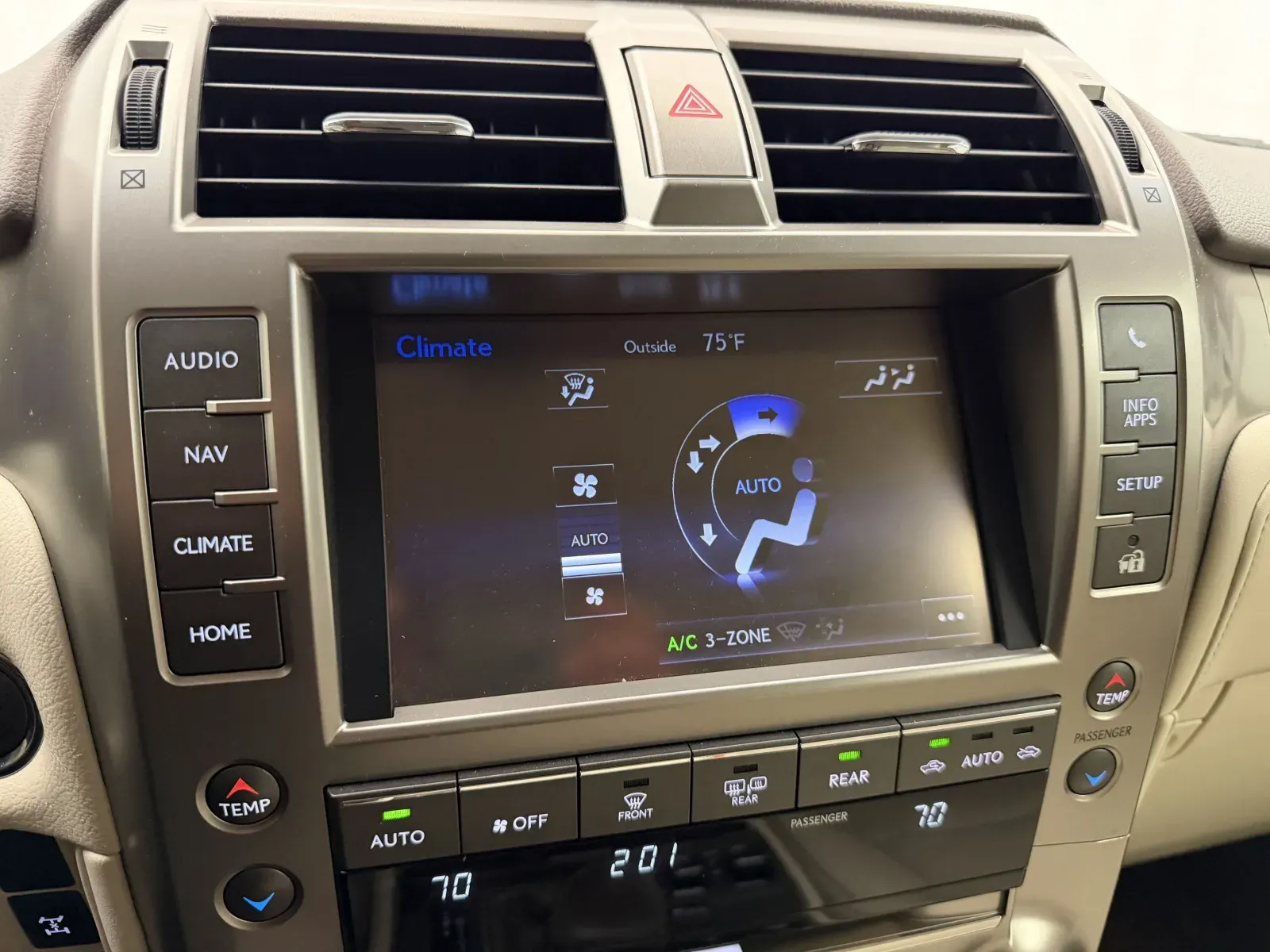 Lexus GX photo 21