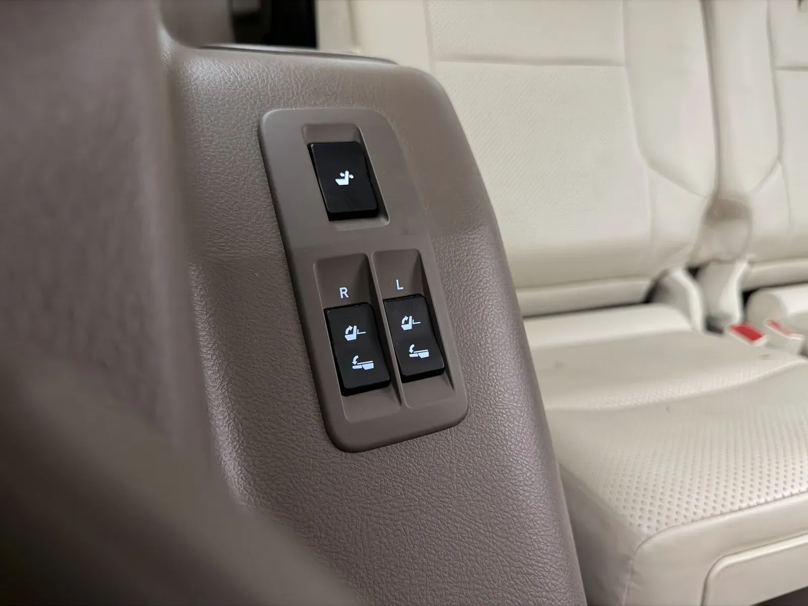 Lexus GX photo 32
