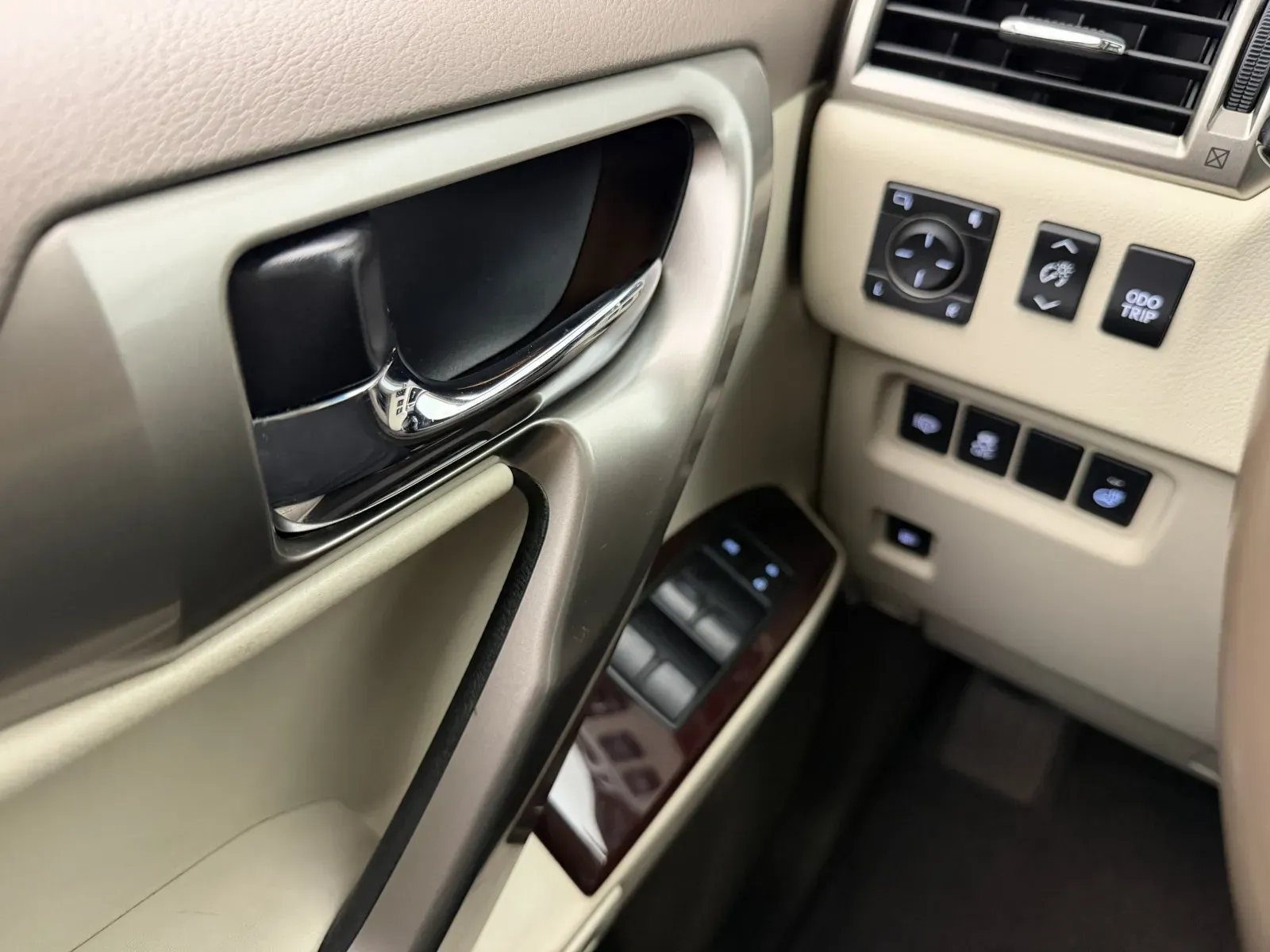Lexus GX photo 14