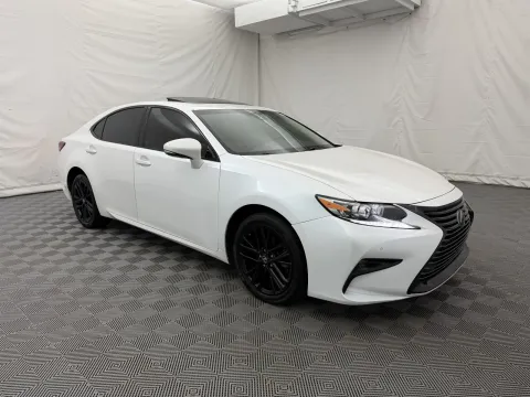 More photos of 2017 Lexus ES 350 at Autos of Chicago, IL