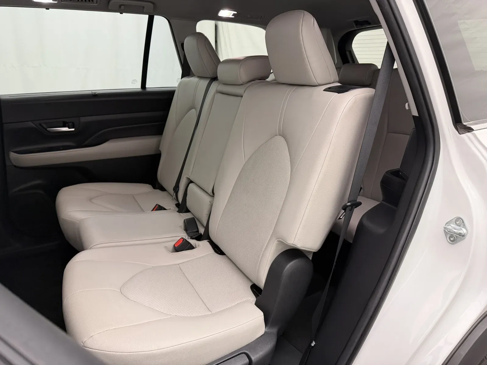 Toyota Grand Highlander photo 25