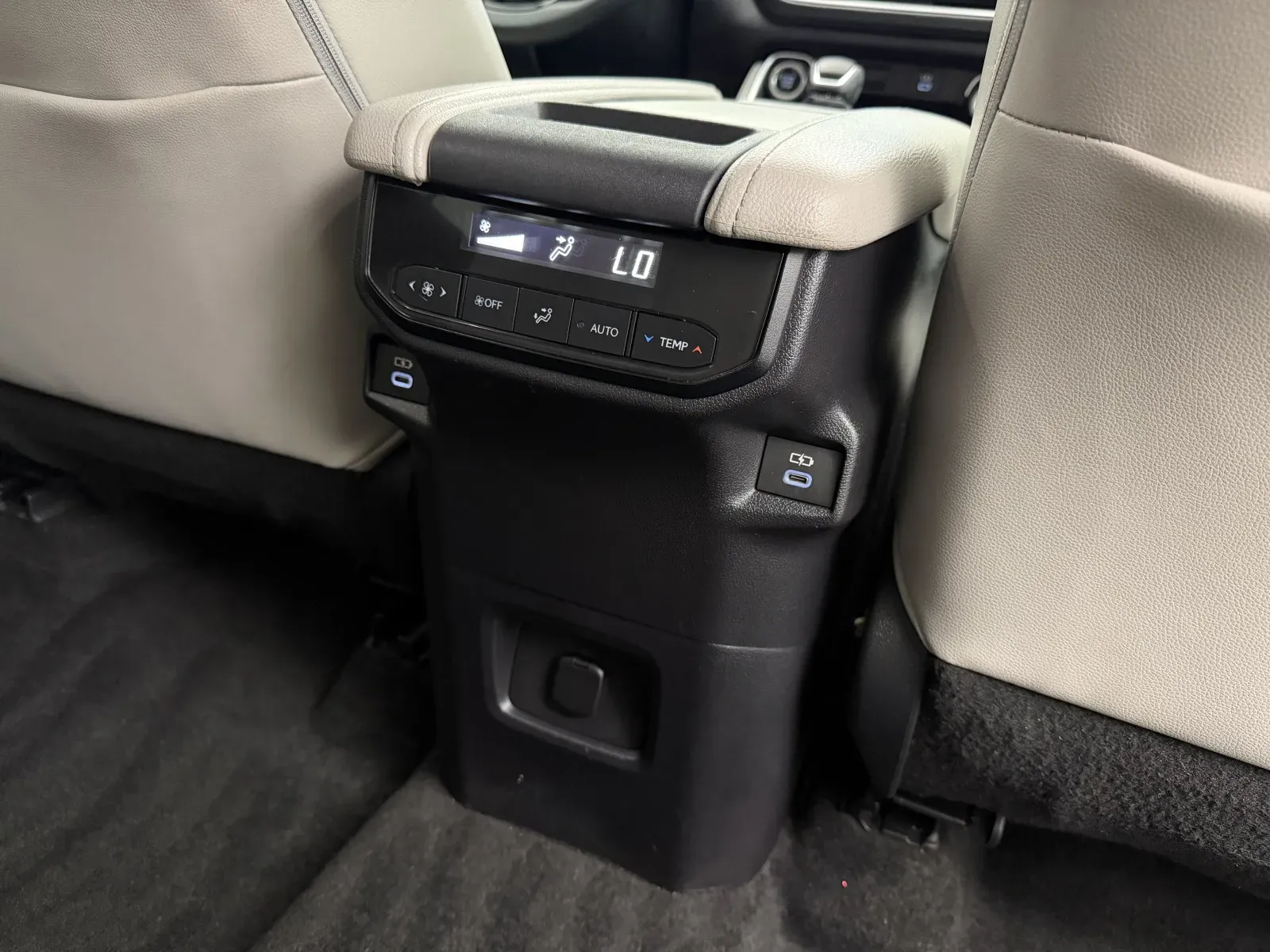 Toyota Grand Highlander photo 26