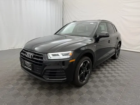 Photos of 2019 Audi Q5 quattro Progressiv 45 TFSI for sale in Arlington Heights, IL at Autos of Chicago