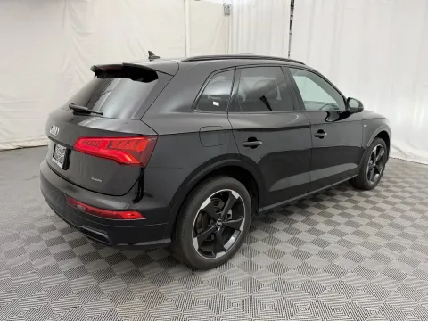 More photos of 2019 Audi Q5 quattro Progressiv 45 TFSI at Autos of Chicago, IL