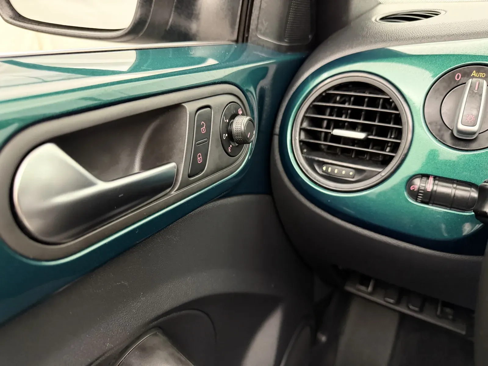 Volkswagen Beetle photo 16