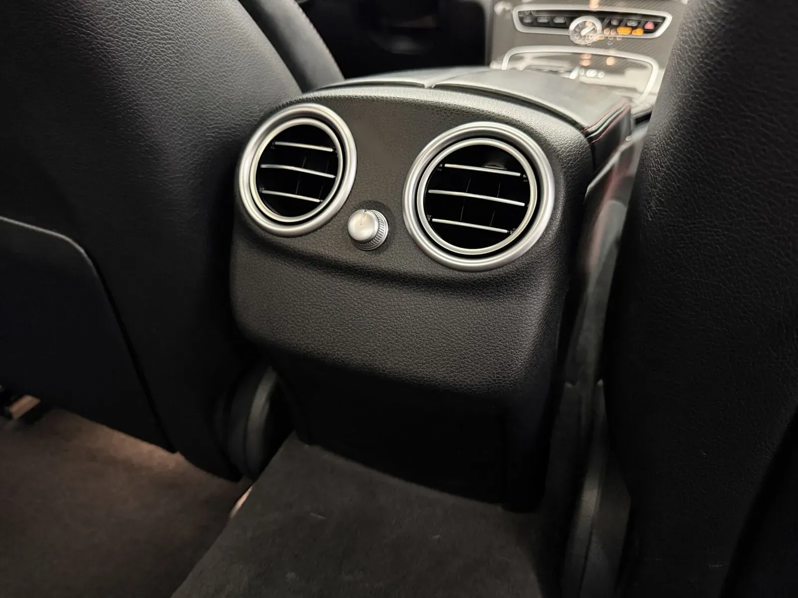Mercedes-Benz C-Class photo 38