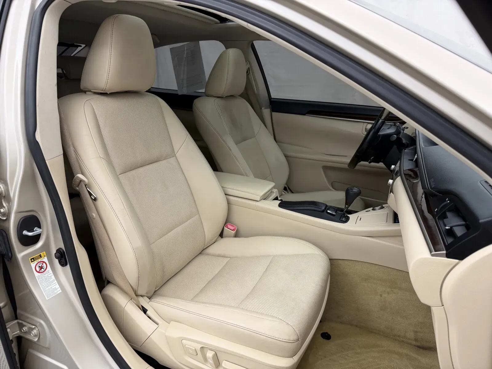 Lexus ES photo 30
