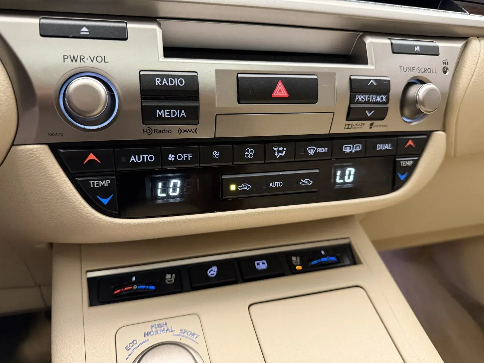 Lexus ES photo 24