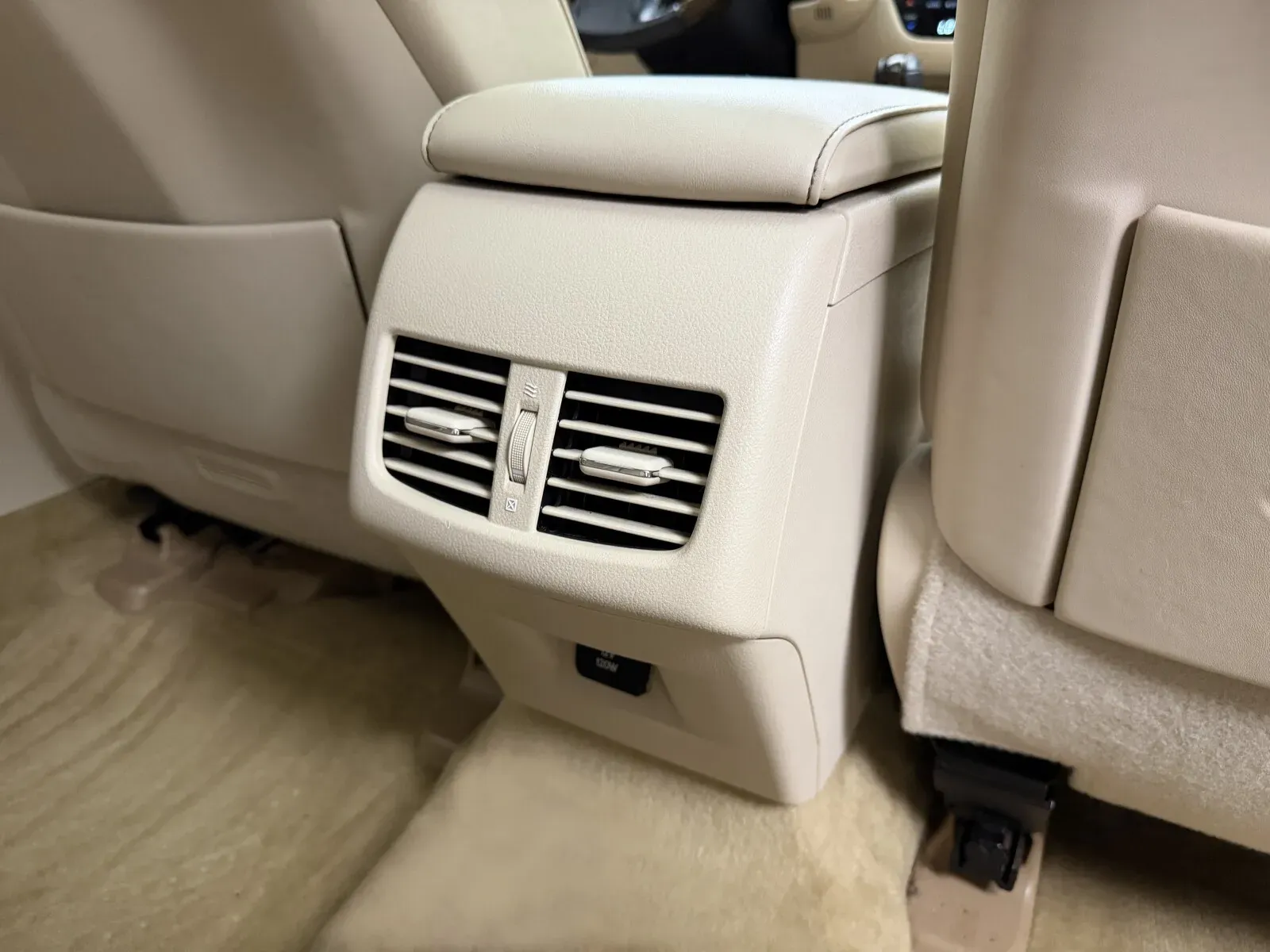Lexus ES photo 29