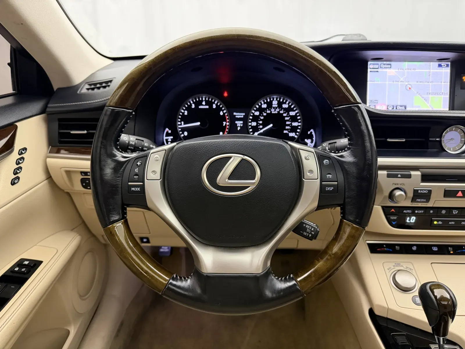 Lexus ES photo 11