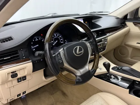 More photos of 2015 Lexus ES 350 at Autos of Chicago, IL