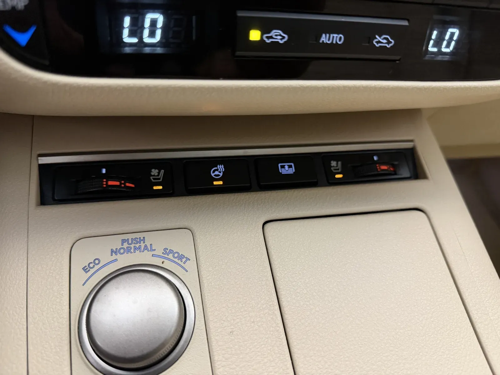 Lexus ES photo 25