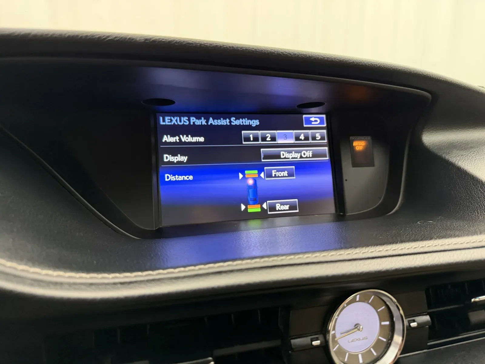 Lexus ES photo 22