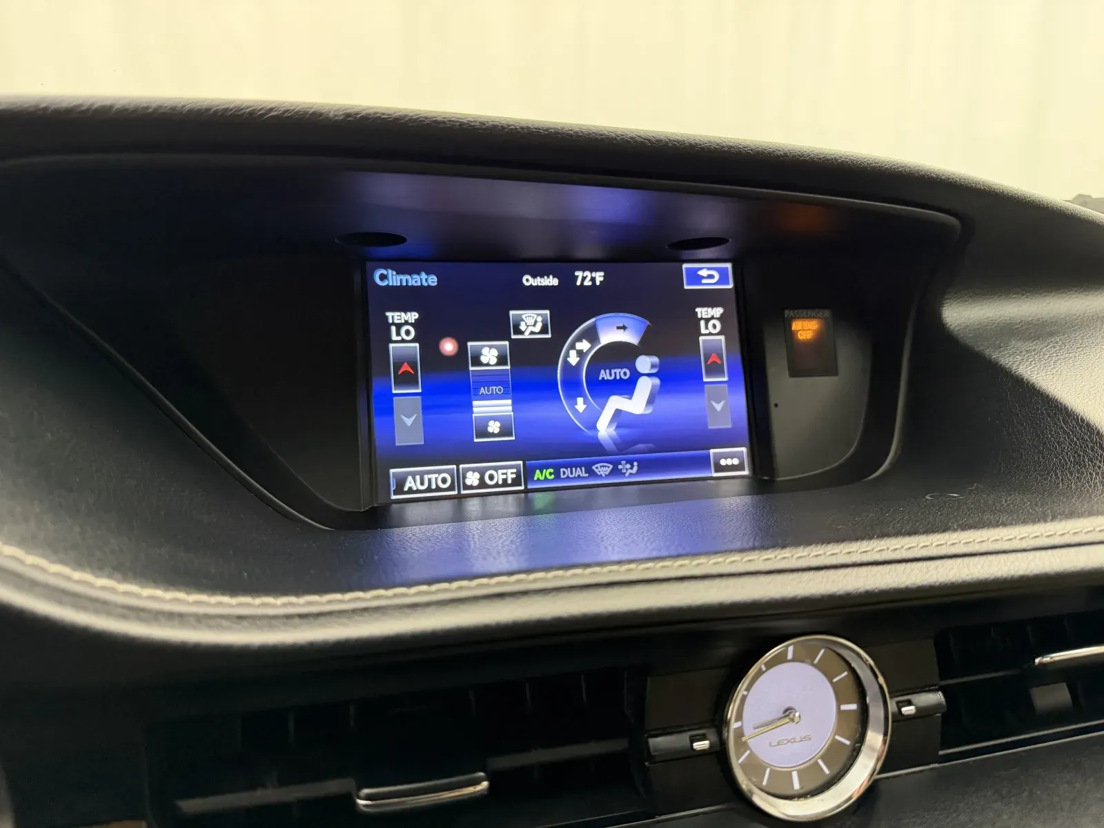 Lexus ES photo 20