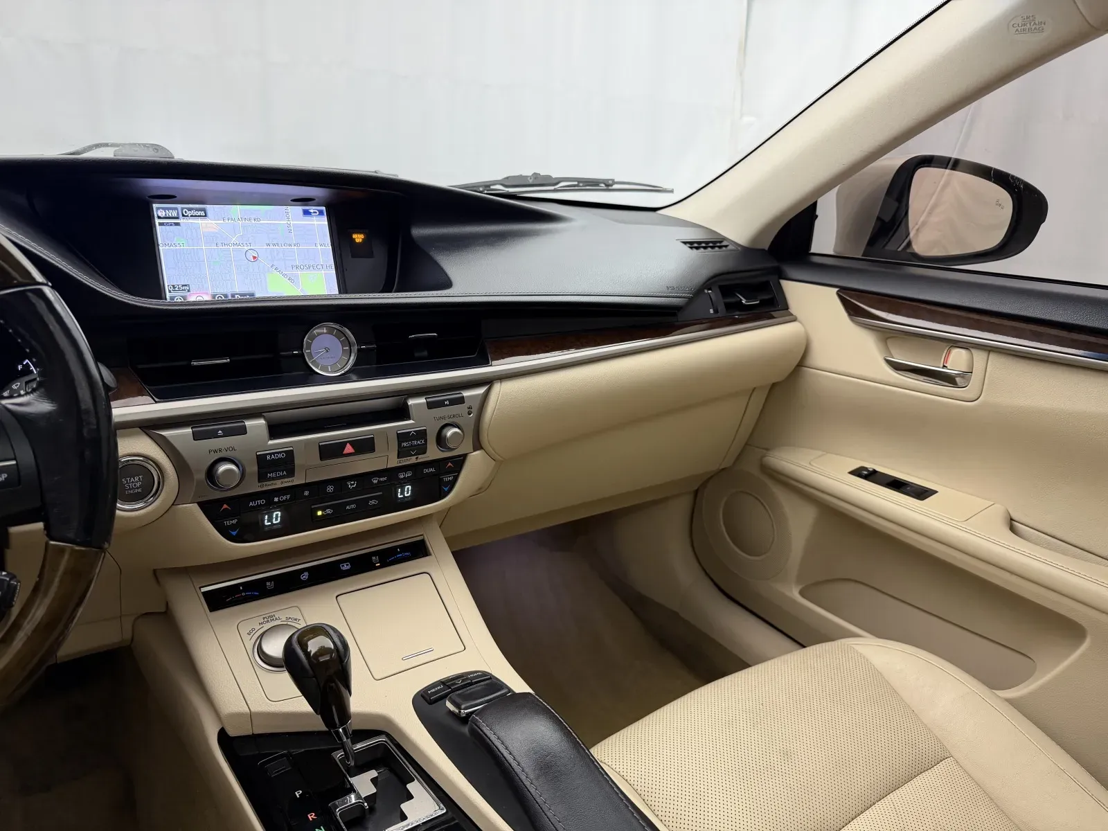 Lexus ES photo 18