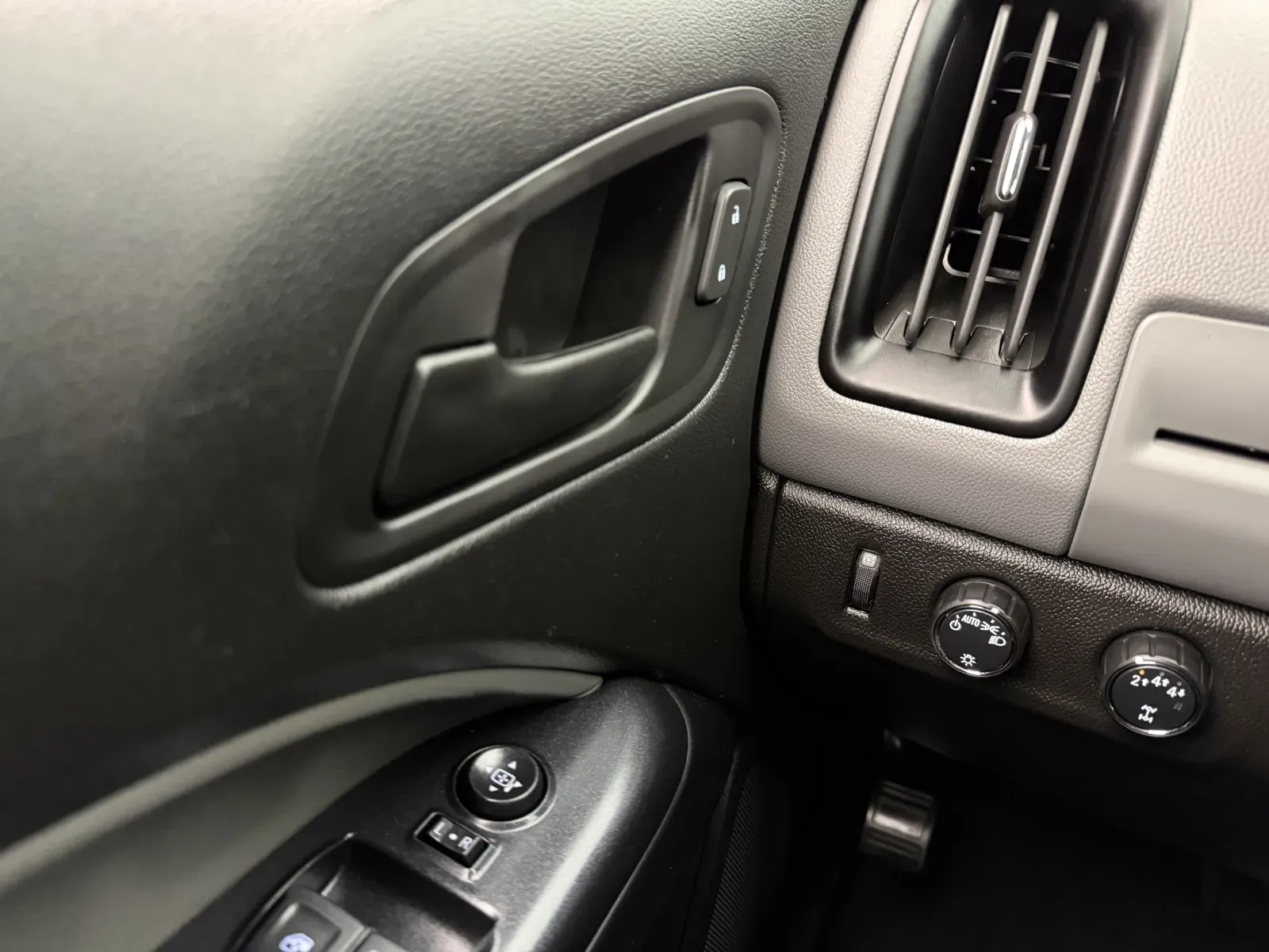 Chevrolet Colorado photo 13