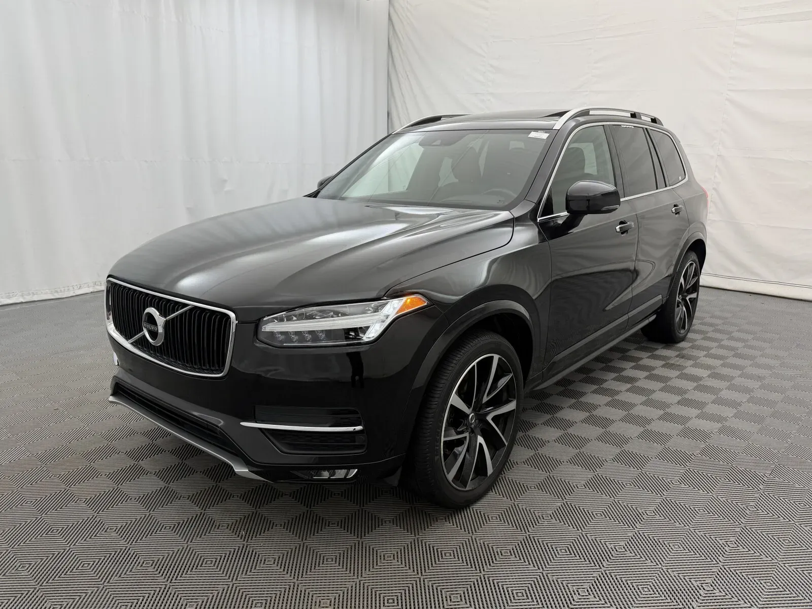 Volvo XC90 photo 2