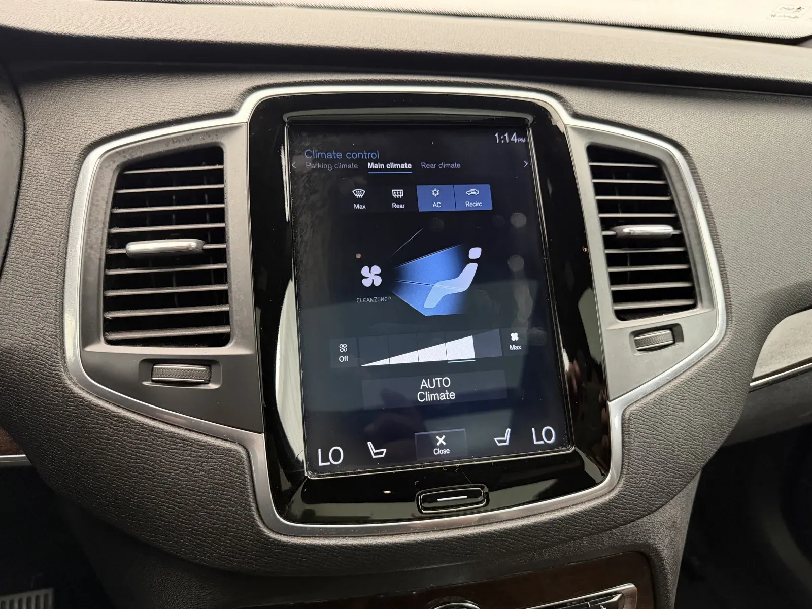 Volvo XC90 photo 26
