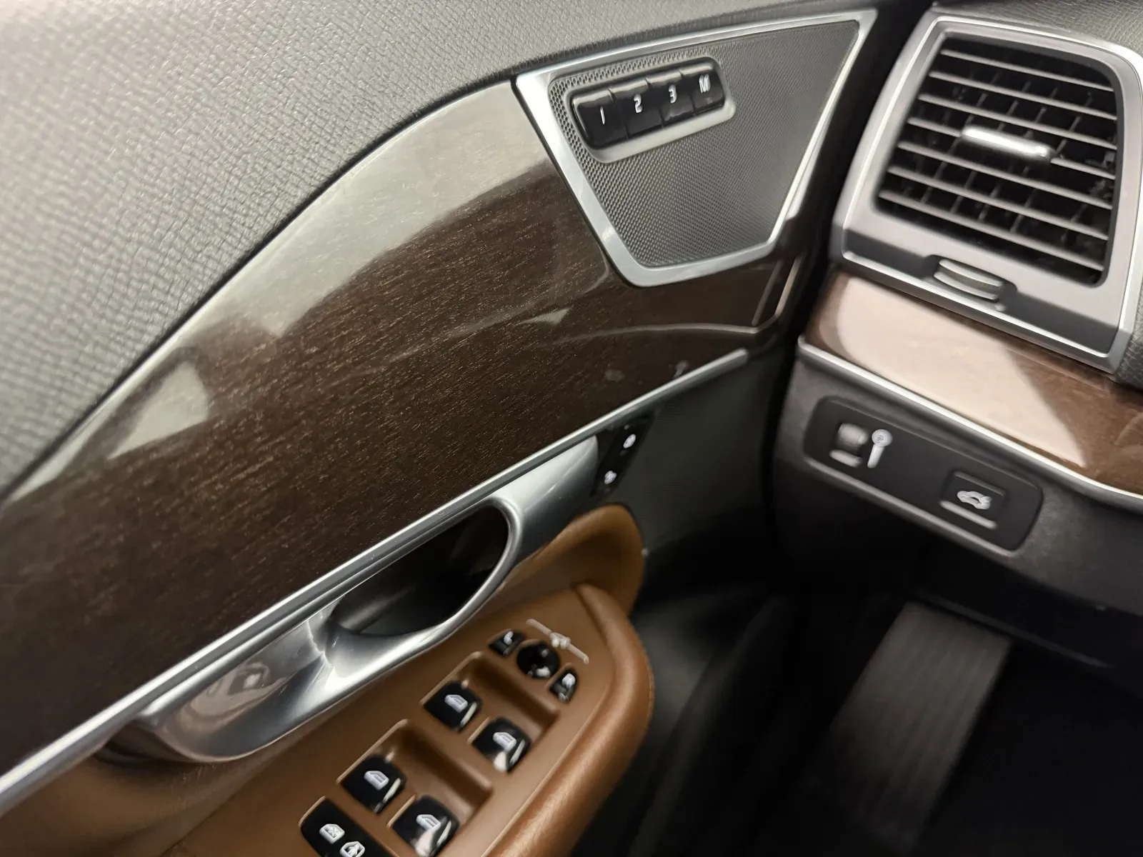 Volvo XC90 photo 19