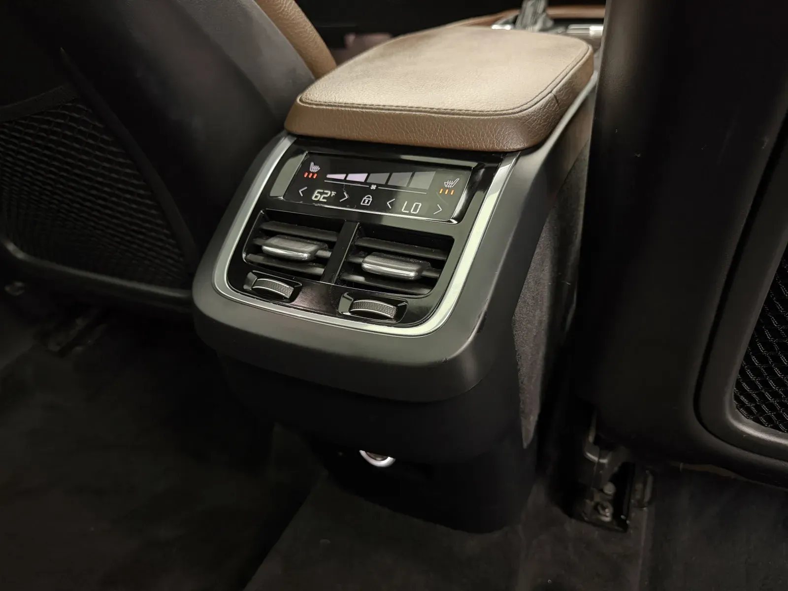 Volvo XC90 photo 33