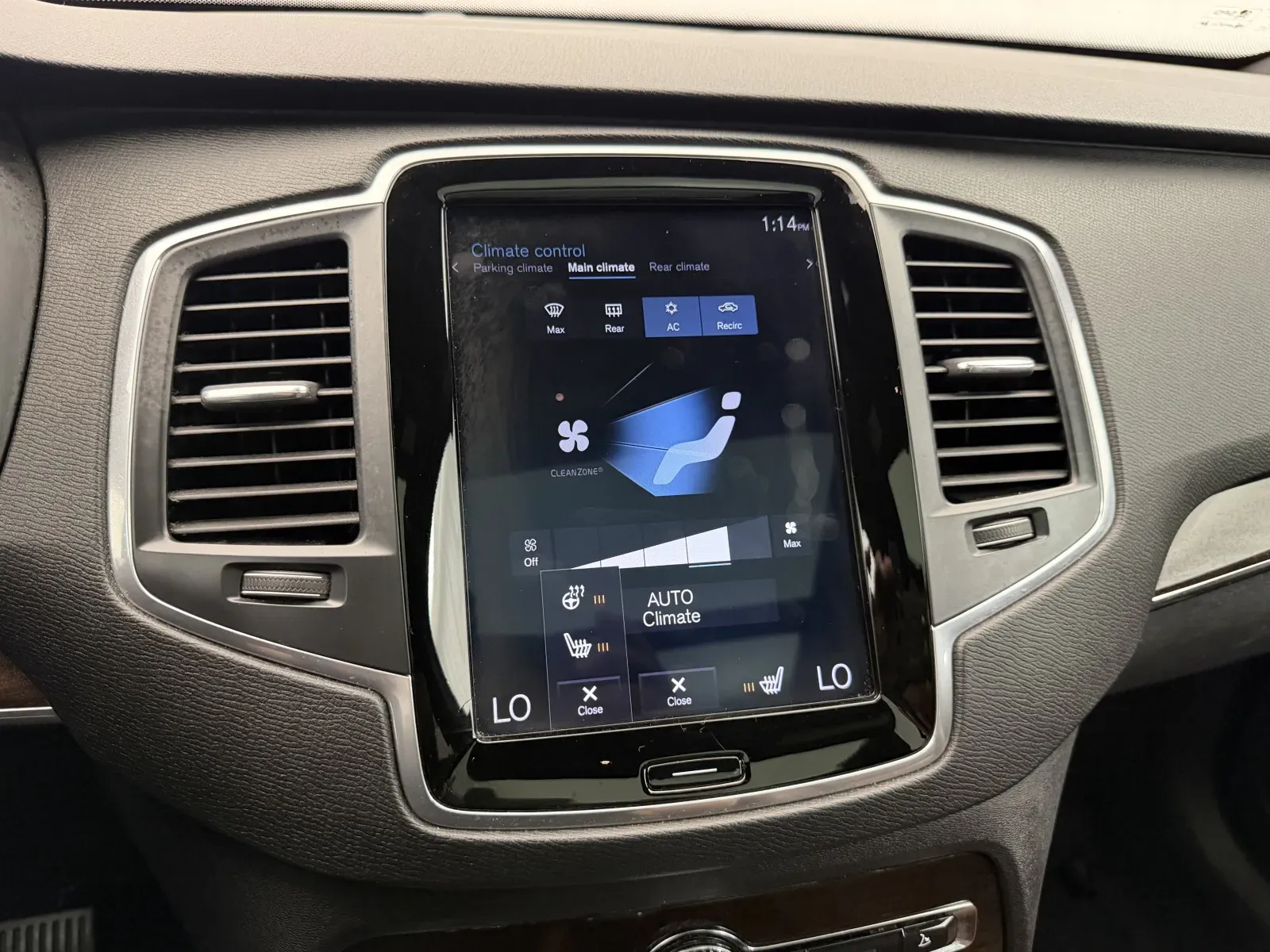 Volvo XC90 photo 27
