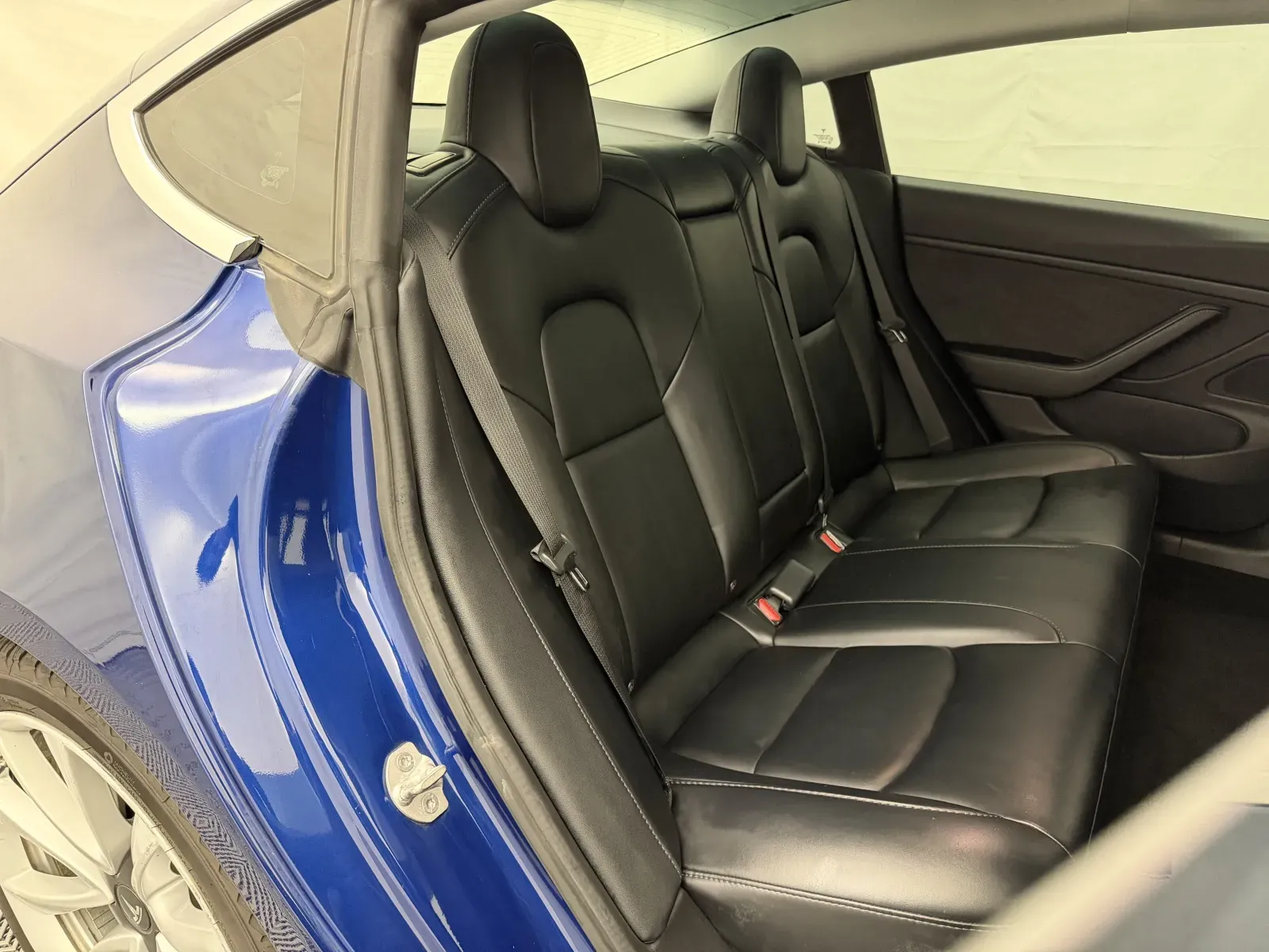 Tesla Model 3 photo 35