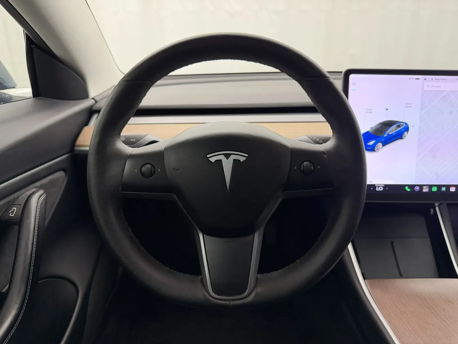 Tesla Model 3 photo 12