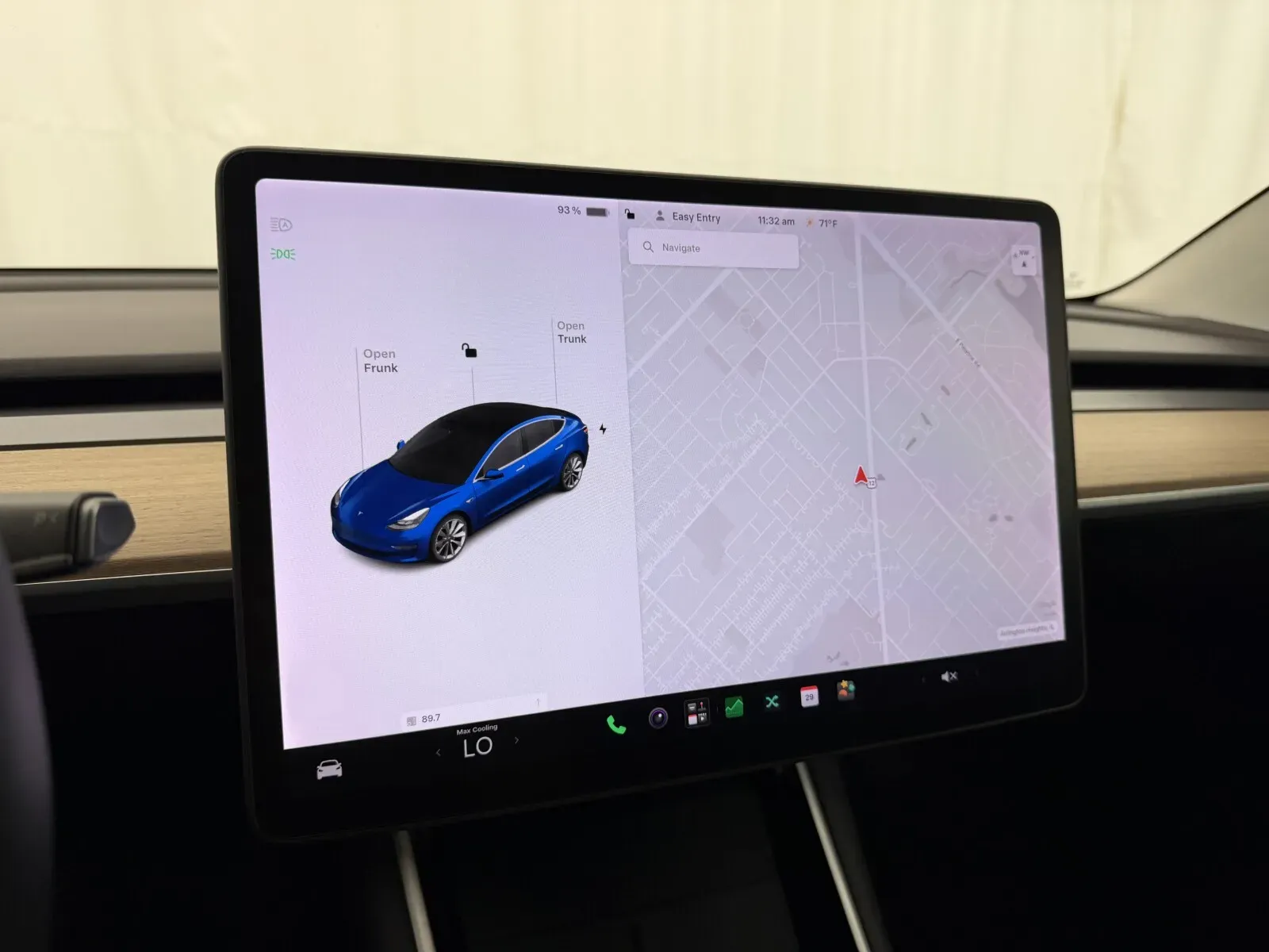 Tesla Model 3 photo 17