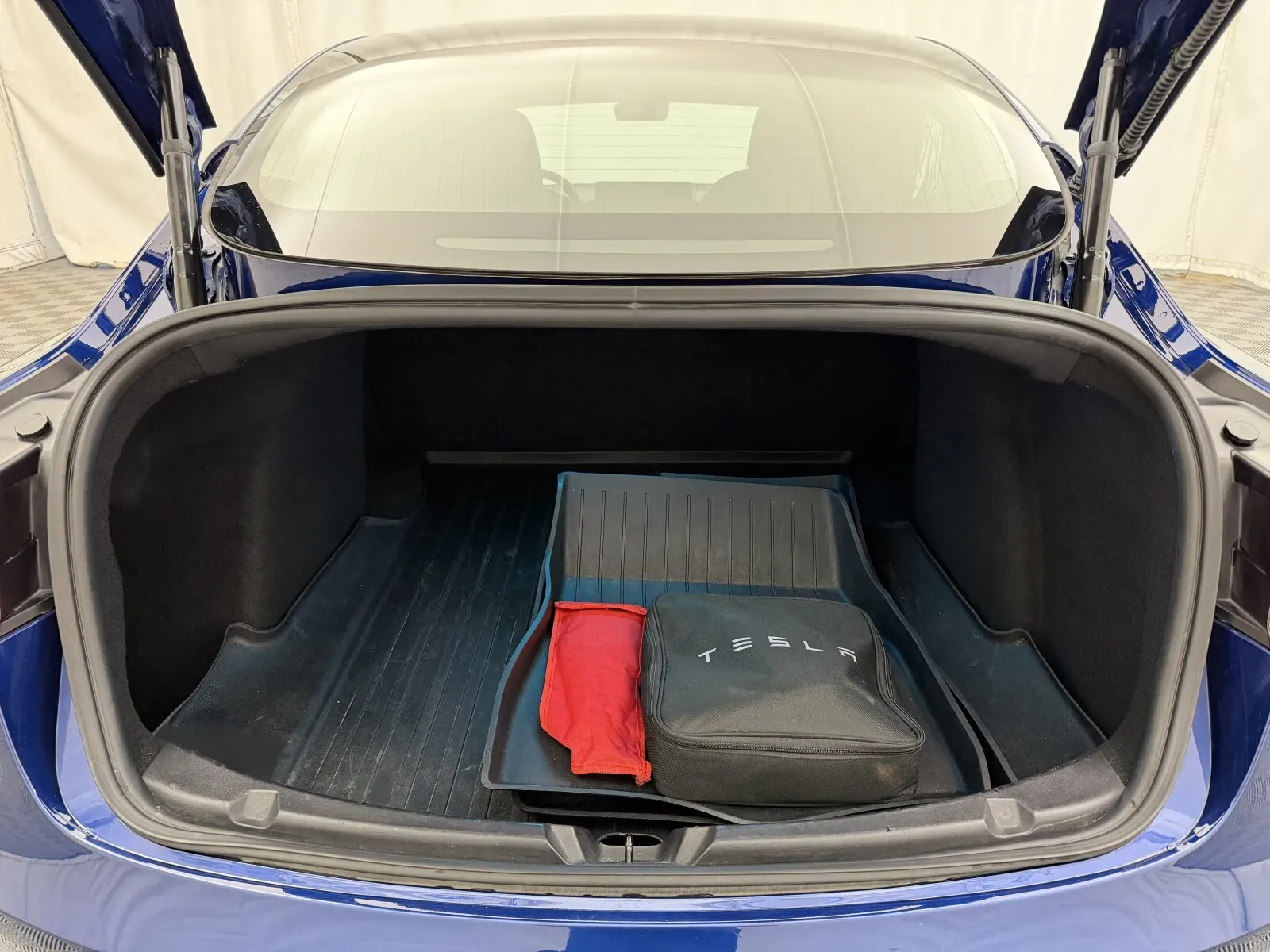 Tesla Model 3 photo 37
