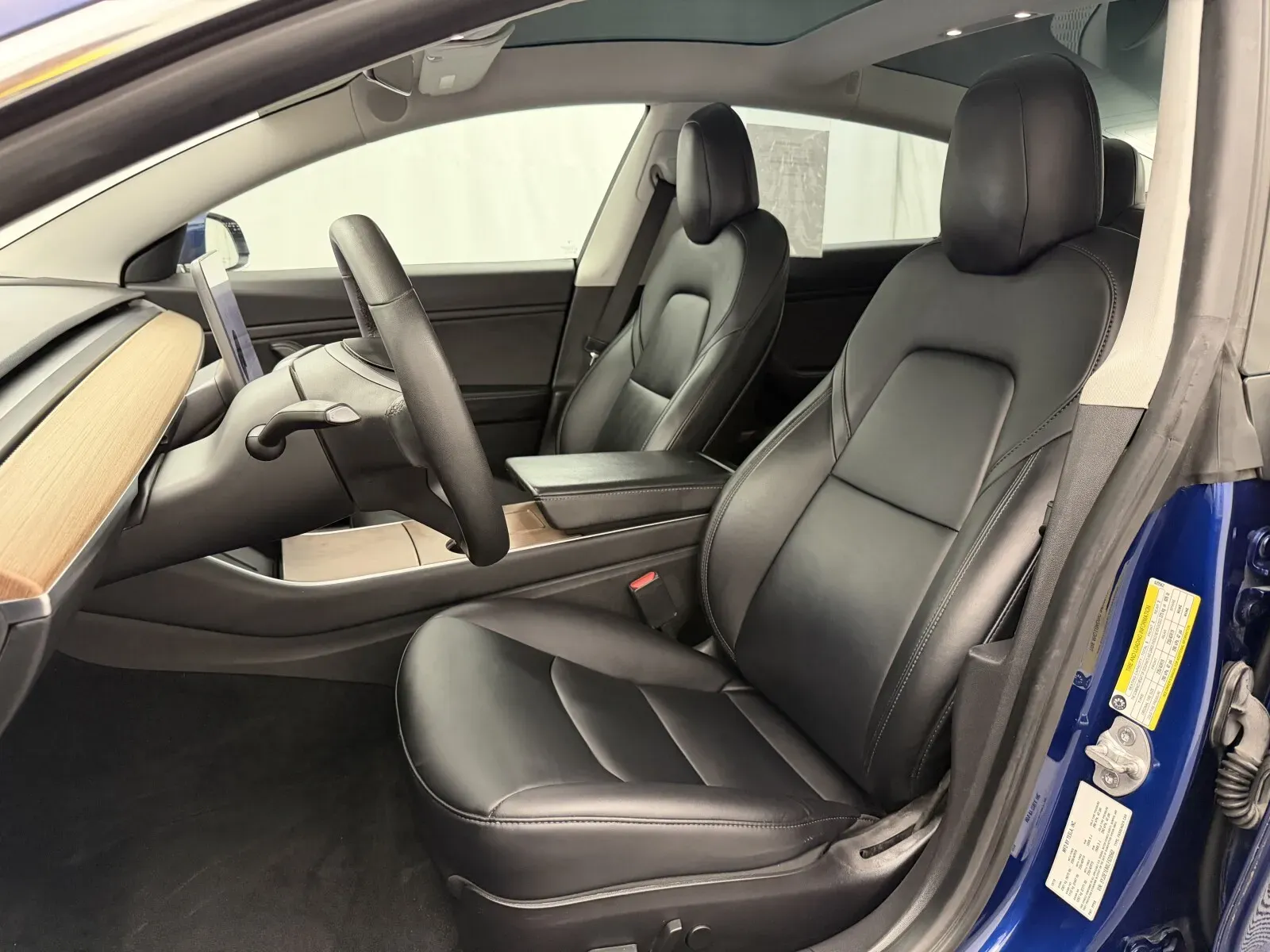 Tesla Model 3 photo 9