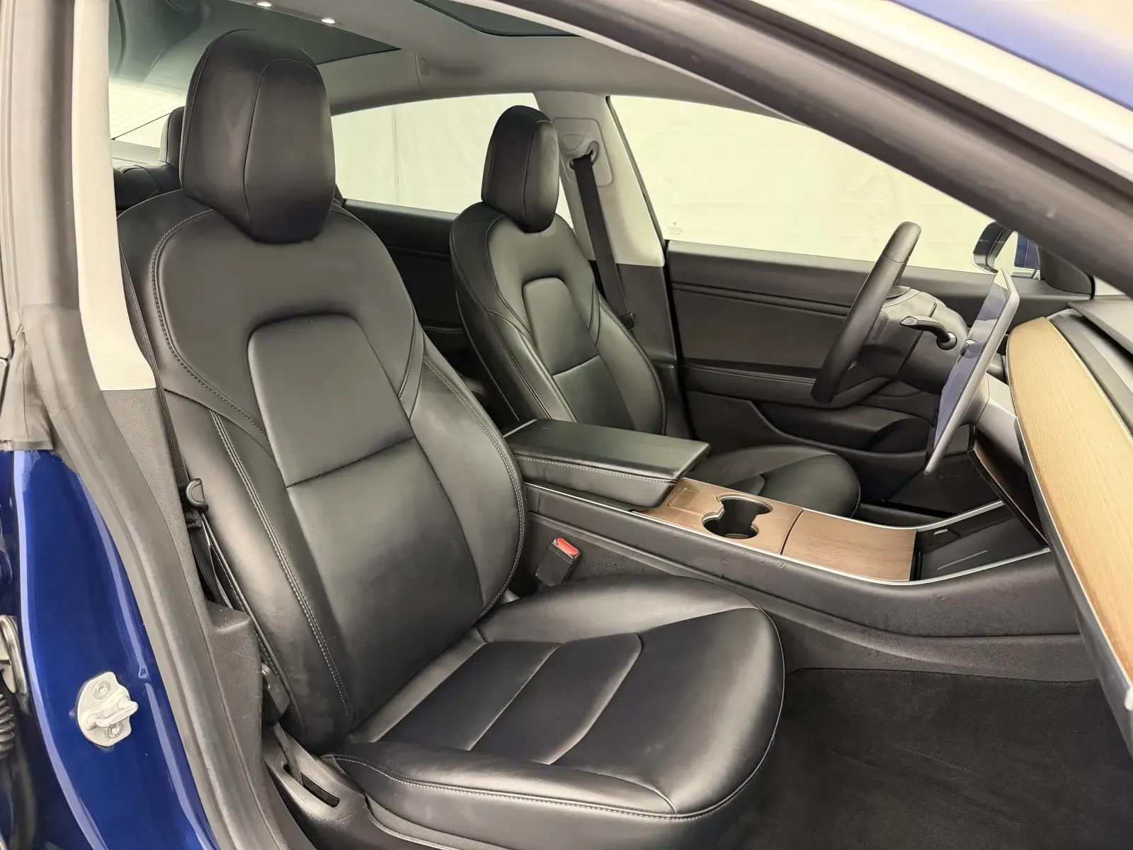 Tesla Model 3 photo 36