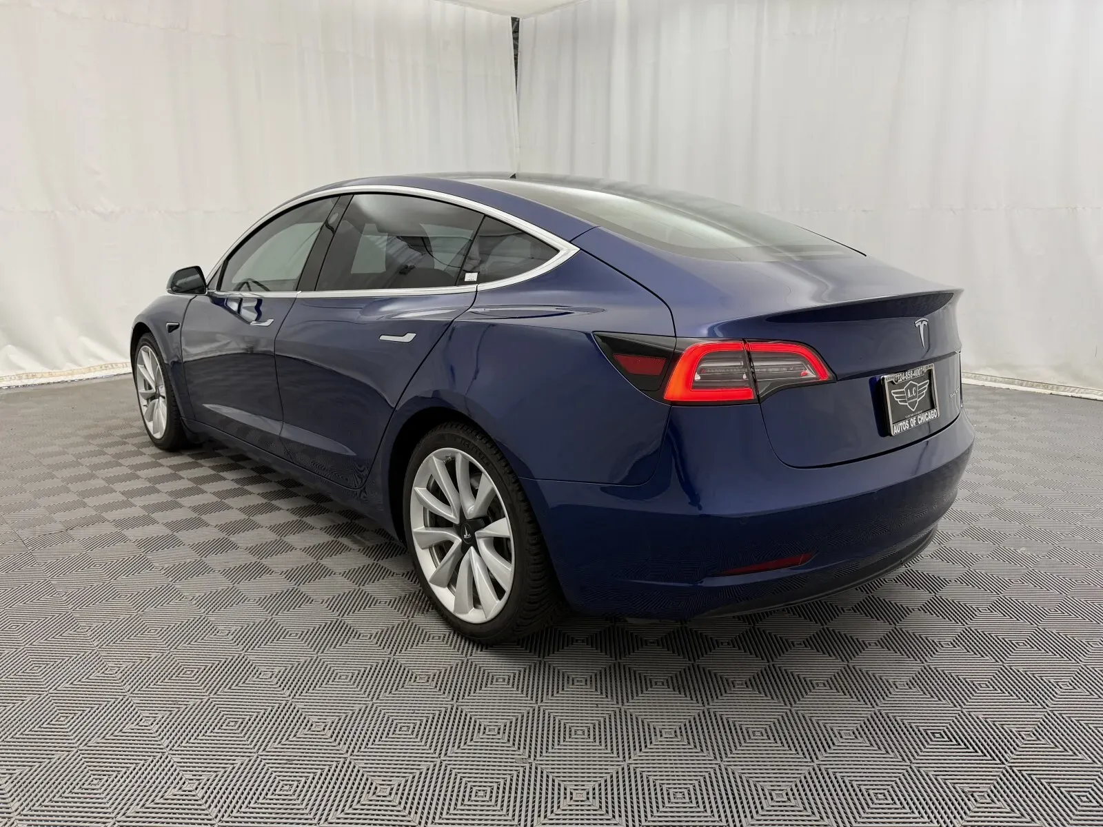 Tesla Model 3 photo 7