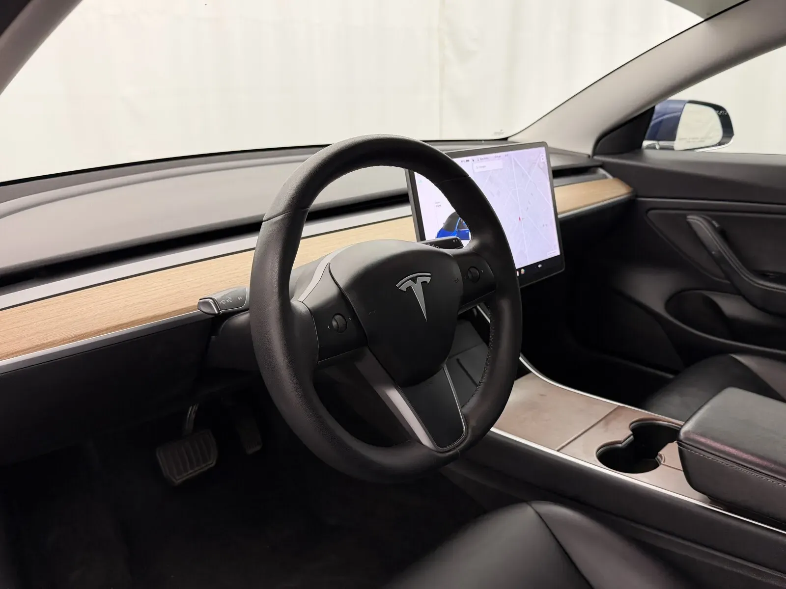 Tesla Model 3 photo 11