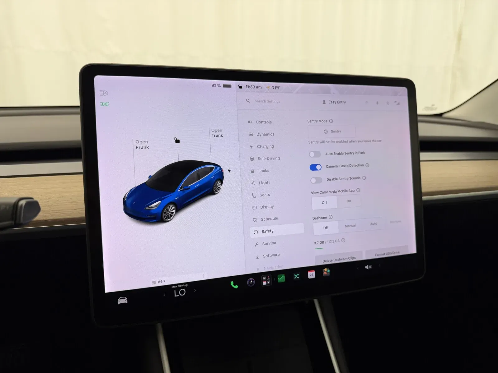 Tesla Model 3 photo 23