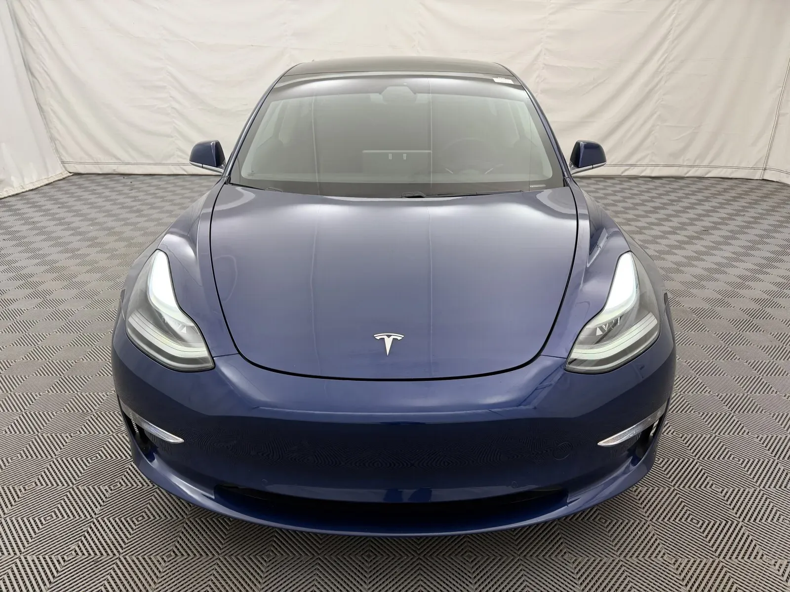 Tesla Model 3 photo 3