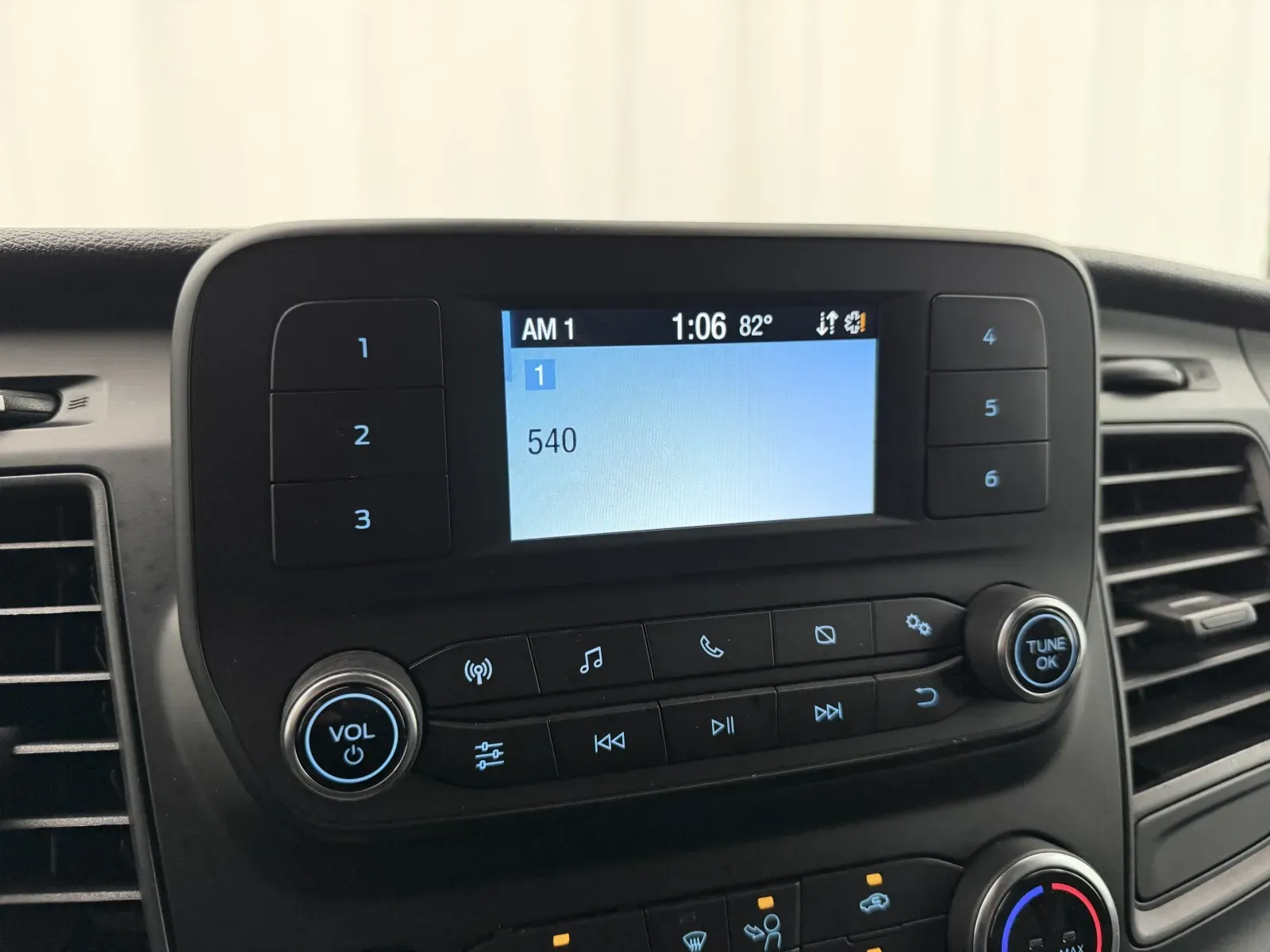 Ford Transit photo 13