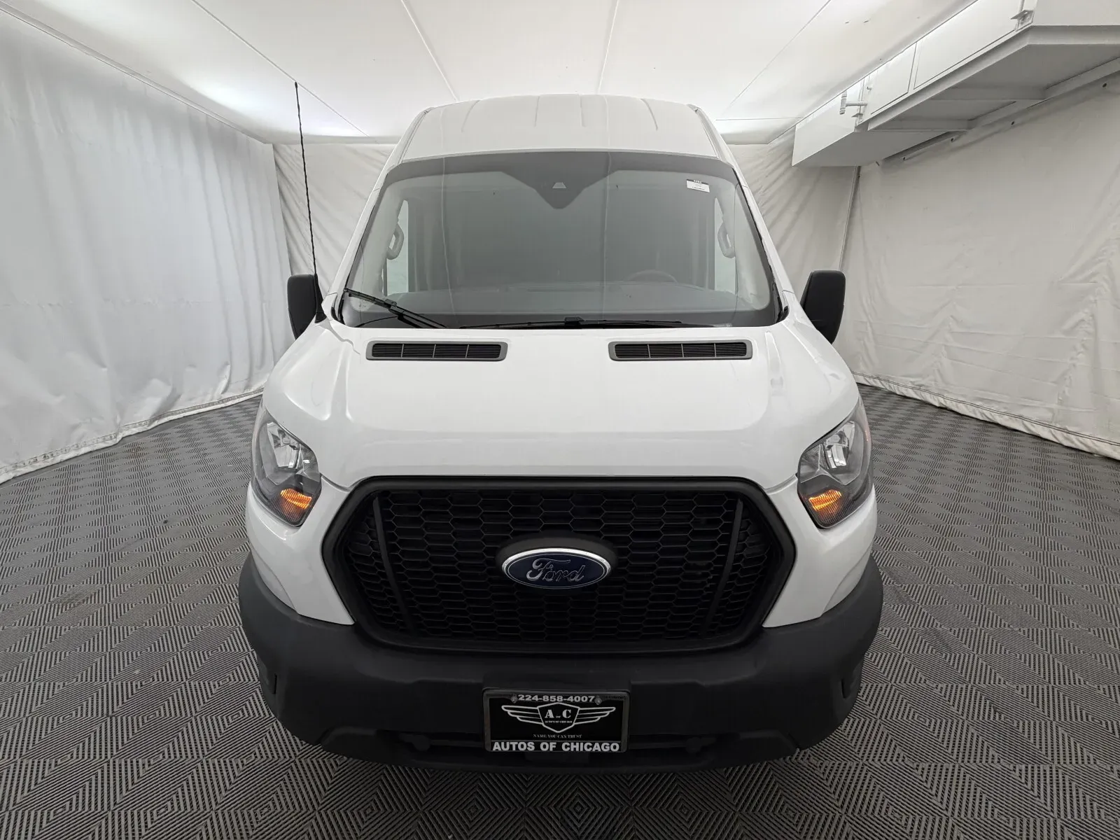 Ford Transit photo 3