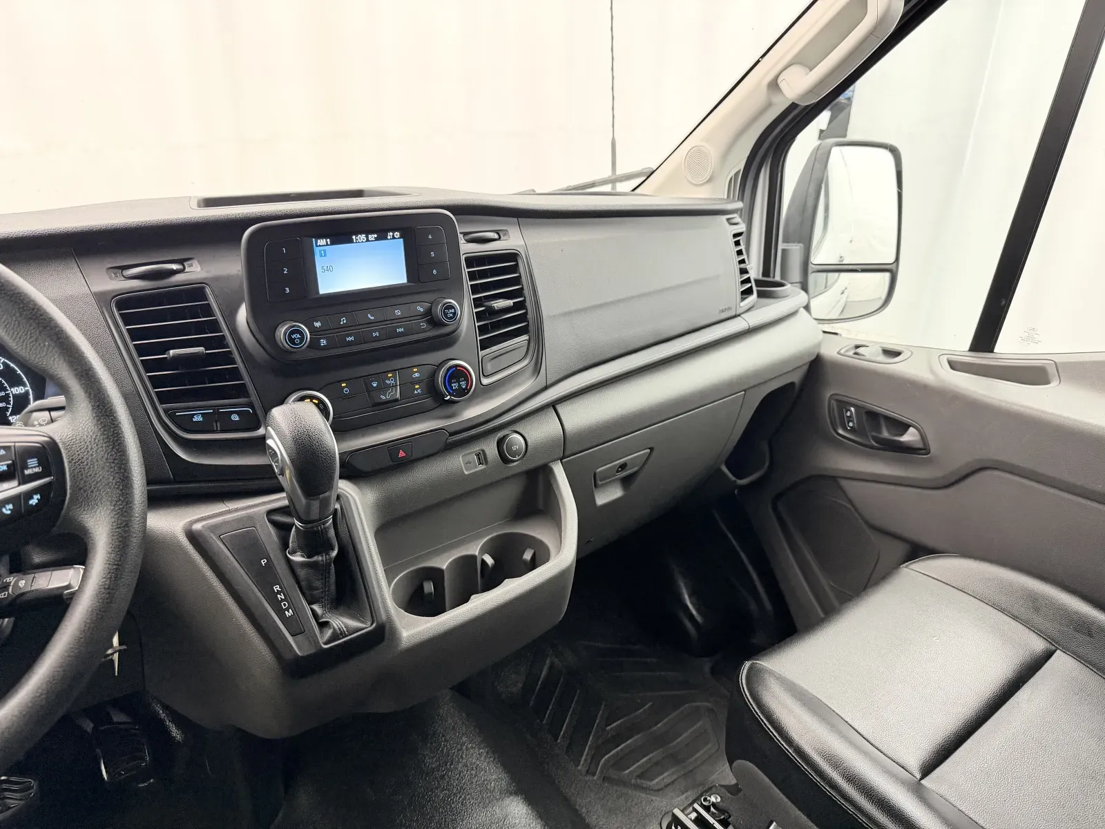 Ford Transit photo 12