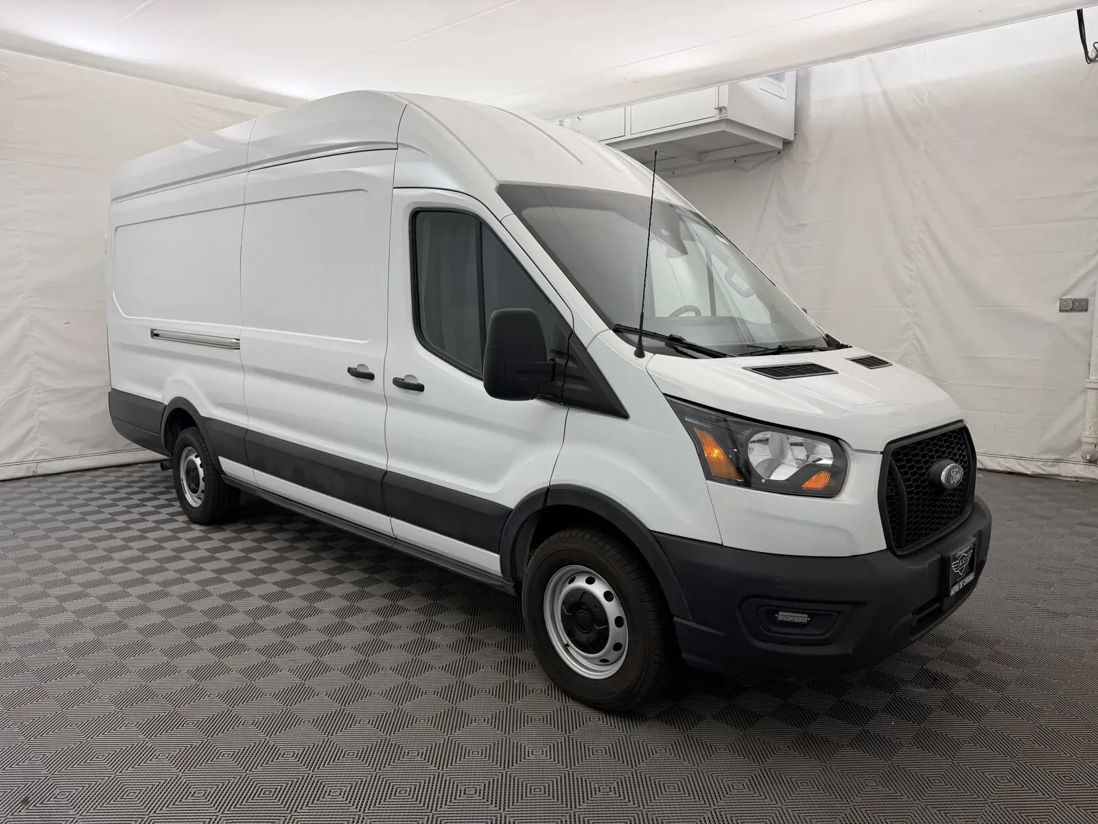 Ford Transit photo 4