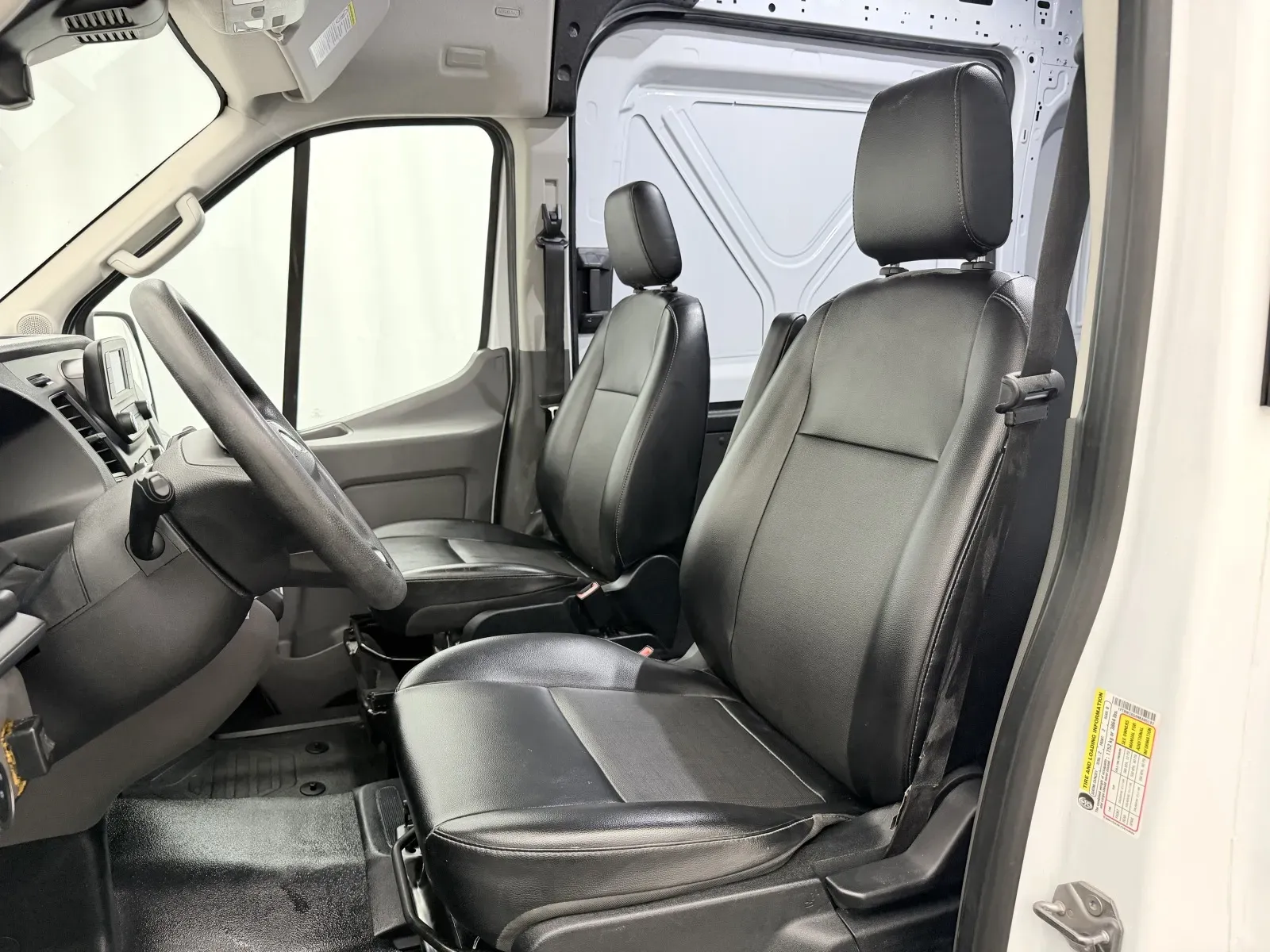 Ford Transit photo 6