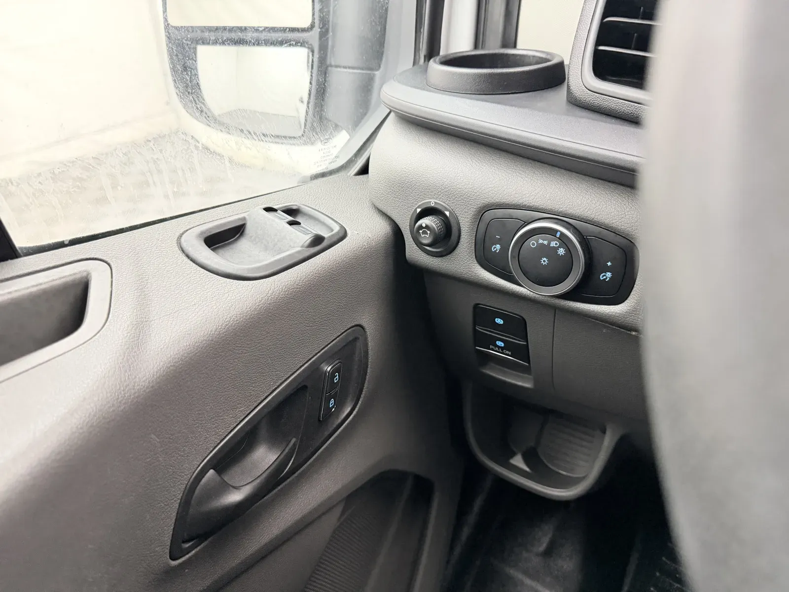 Ford Transit photo 9