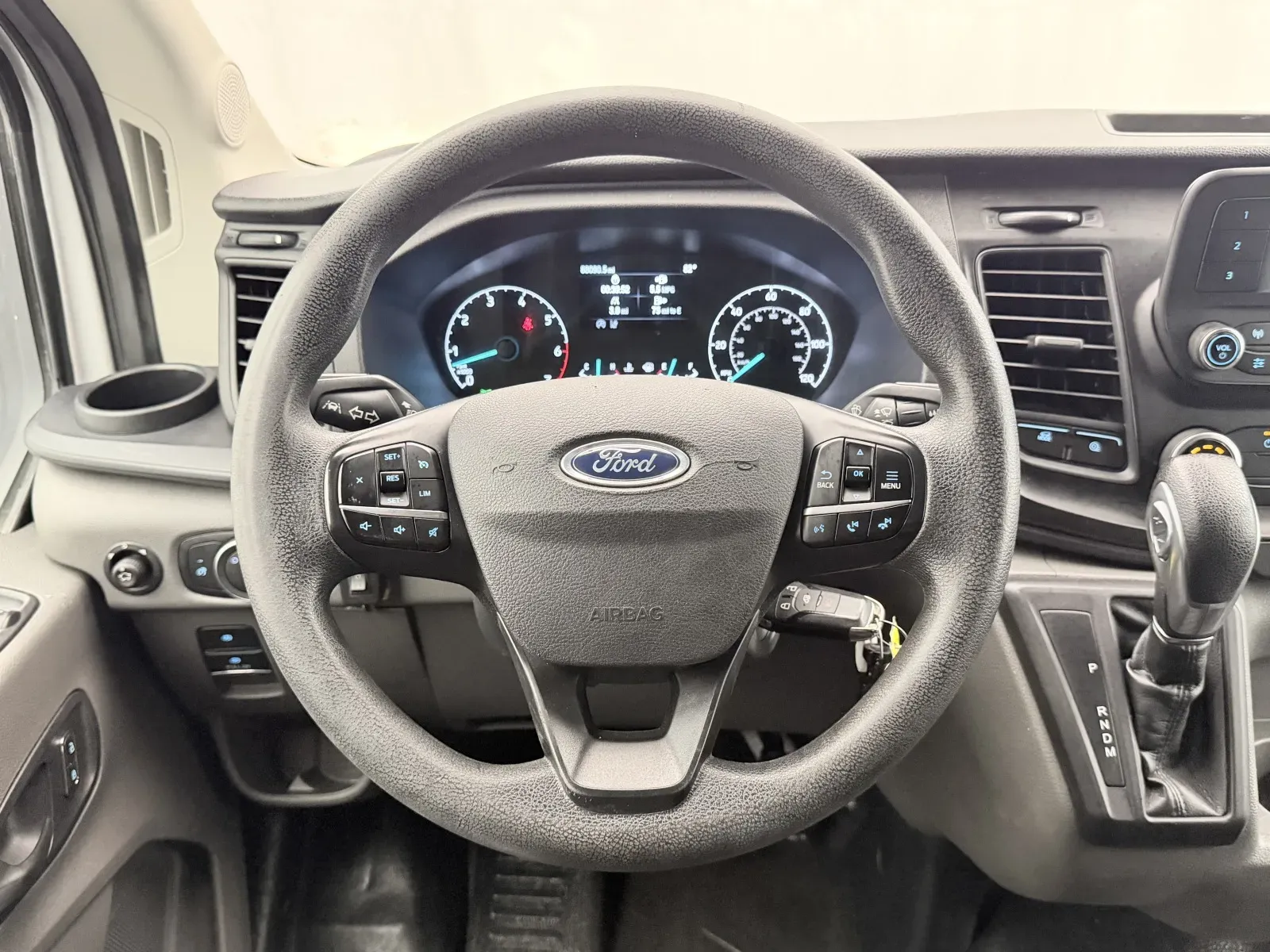 Ford Transit photo 8