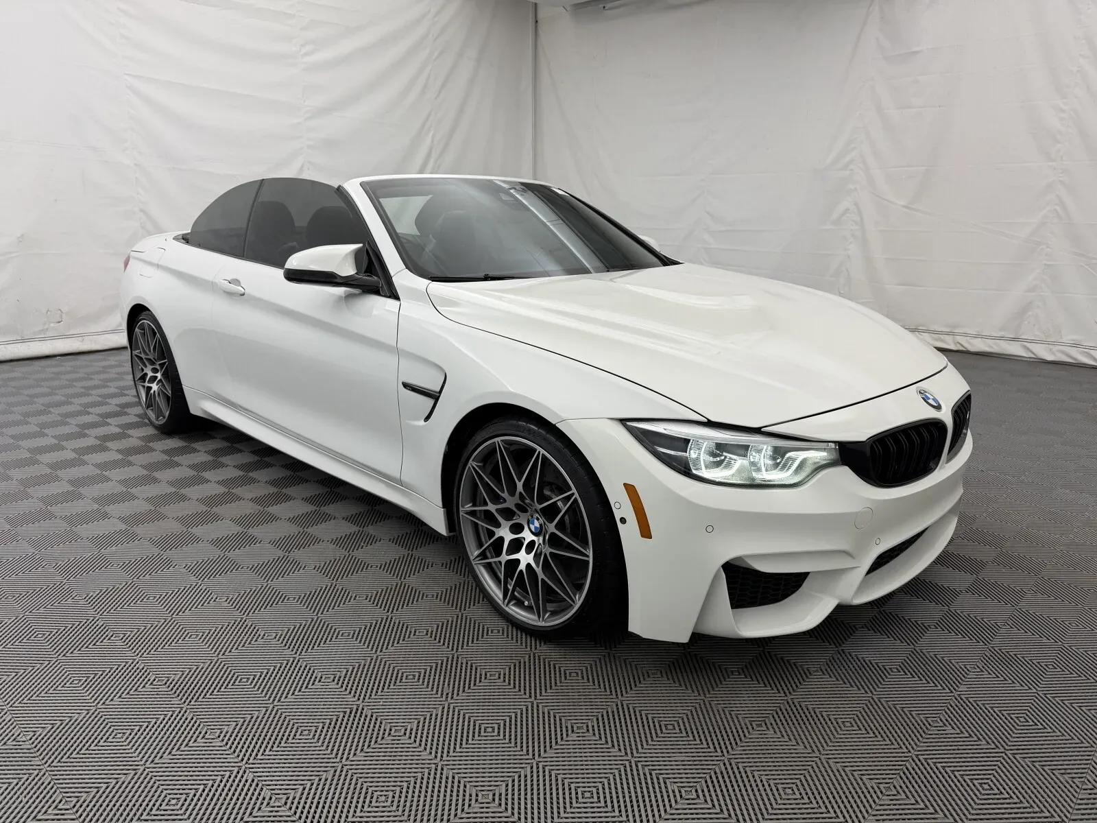 BMW M4 photo 4