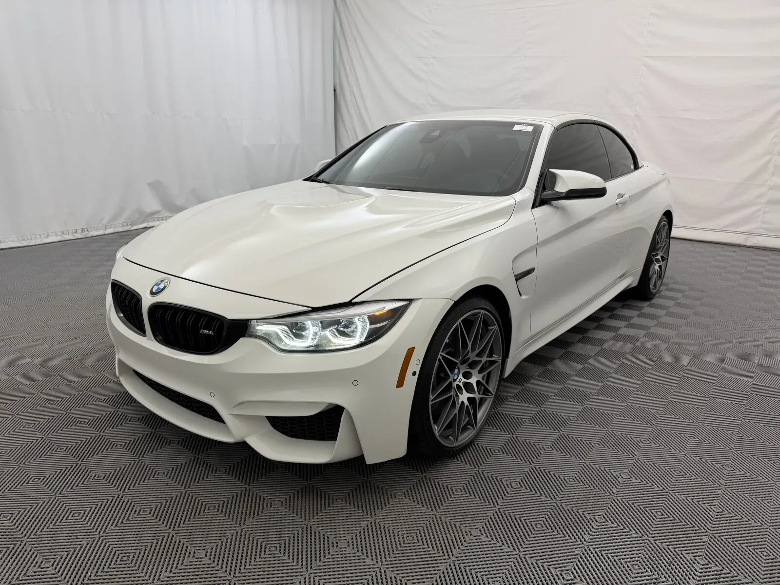 BMW M4 photo 11