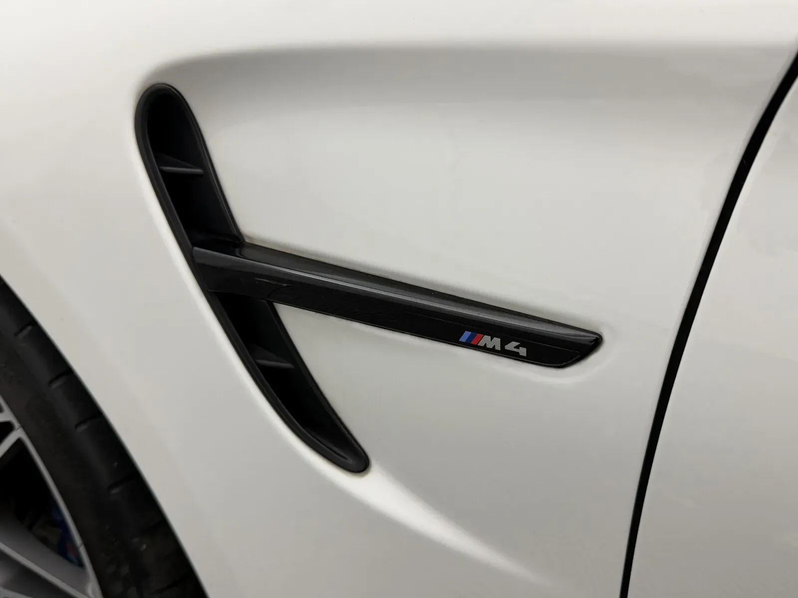 BMW M4 photo 5