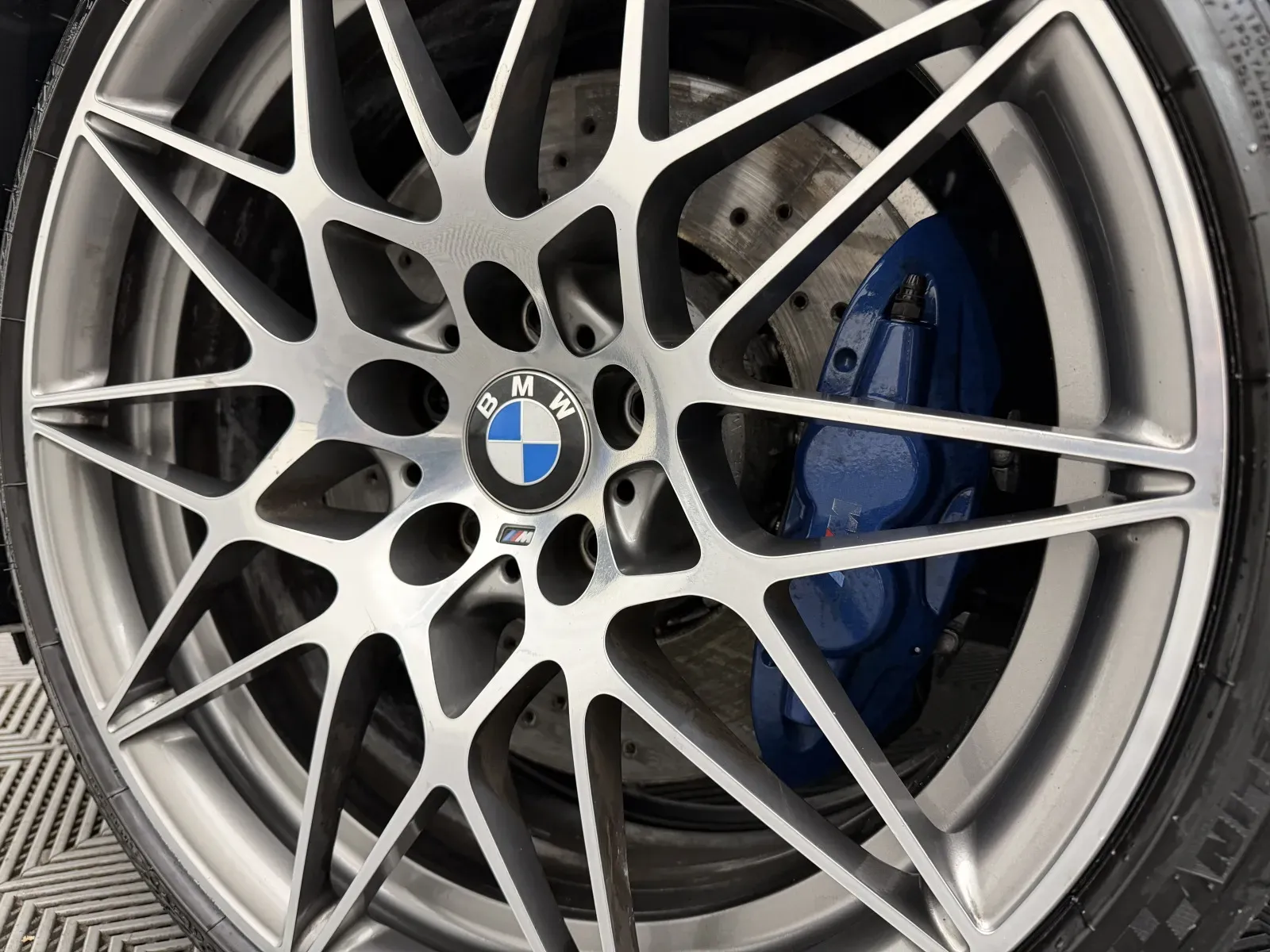 BMW M4 photo 7
